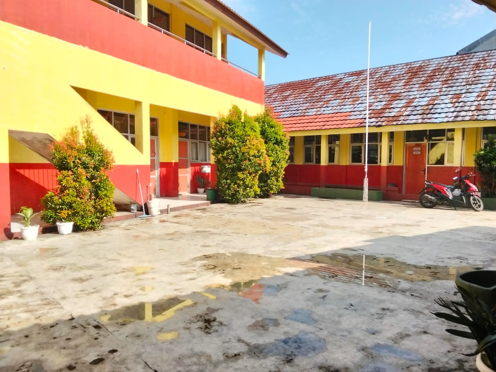 Peringatan Hari Pendidikan Nasional Tahun 2025 di SDN Laladon 03